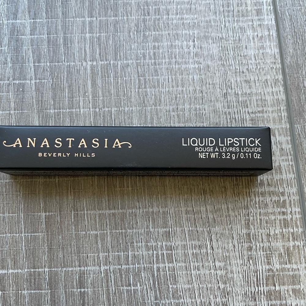 Anastasia Beverly Hills Liquid Lipstick in Trust Issues - Picture 2 of 5